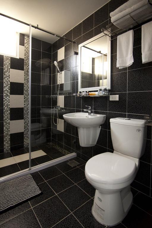 Chao Daily Rent Hotel Tainan Luaran gambar
